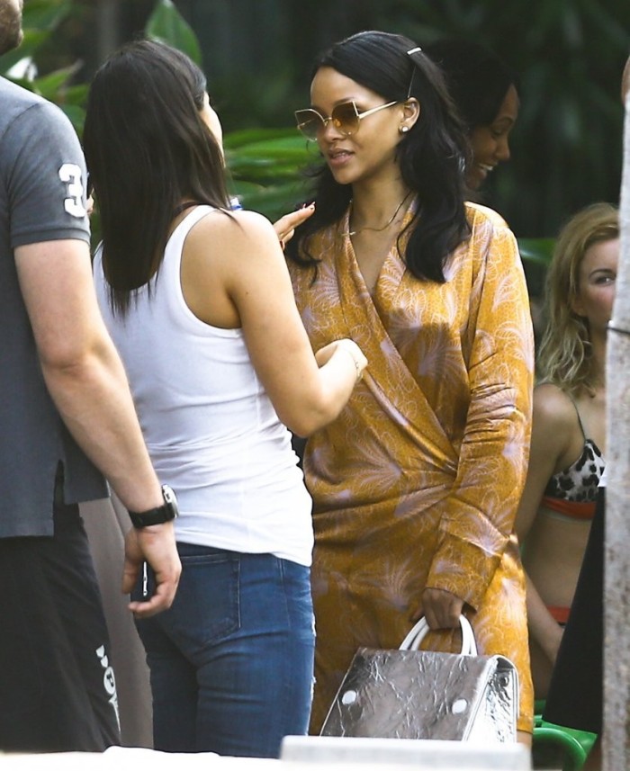 Rihanna+Rihanna+Gets+Drinks+Pool+Party+Miami-marni-2