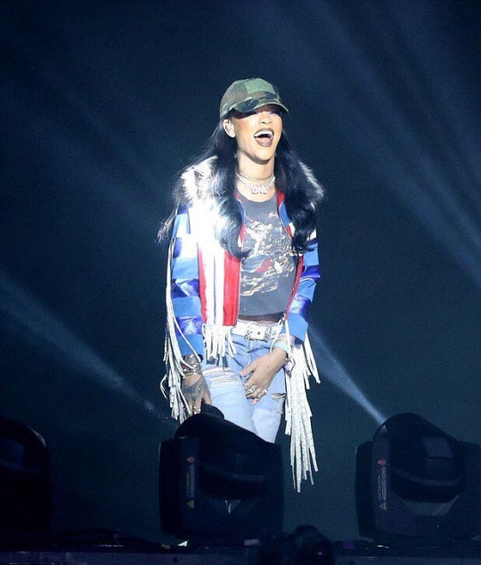 _4-Rihanna-Hits-Coachella-Stage-in-Fringed-Marc-Jacobs-Red,-White,-and-Blue-Spring-2016-Jacket