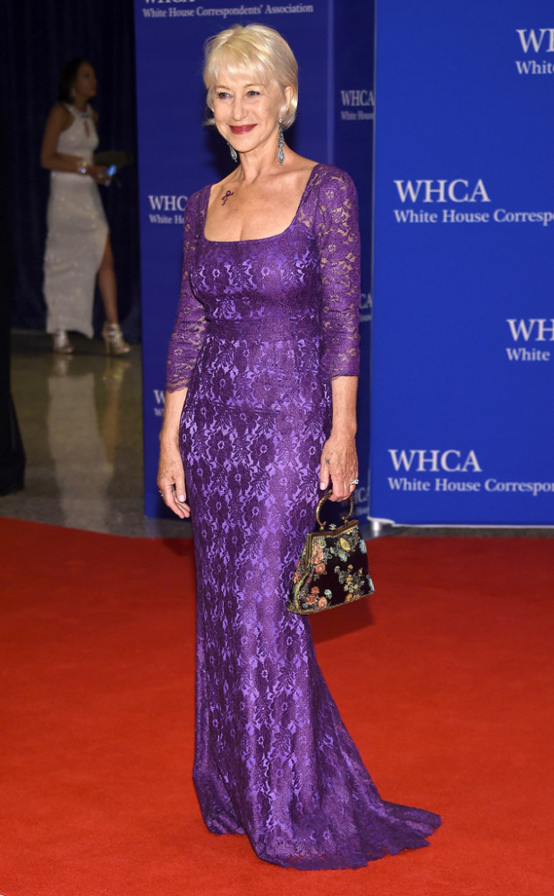 Helen-Mirren-White-House-Correspondents-Dinner-Dolce-and-Gababana-purple-dress