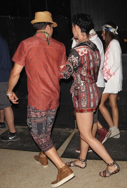 Katy Perry's Coachella 2016 Isabel Marant Étoile 'Tayler' Paisley Print Playsuit and Valentino Embellished Leather Sandals 2