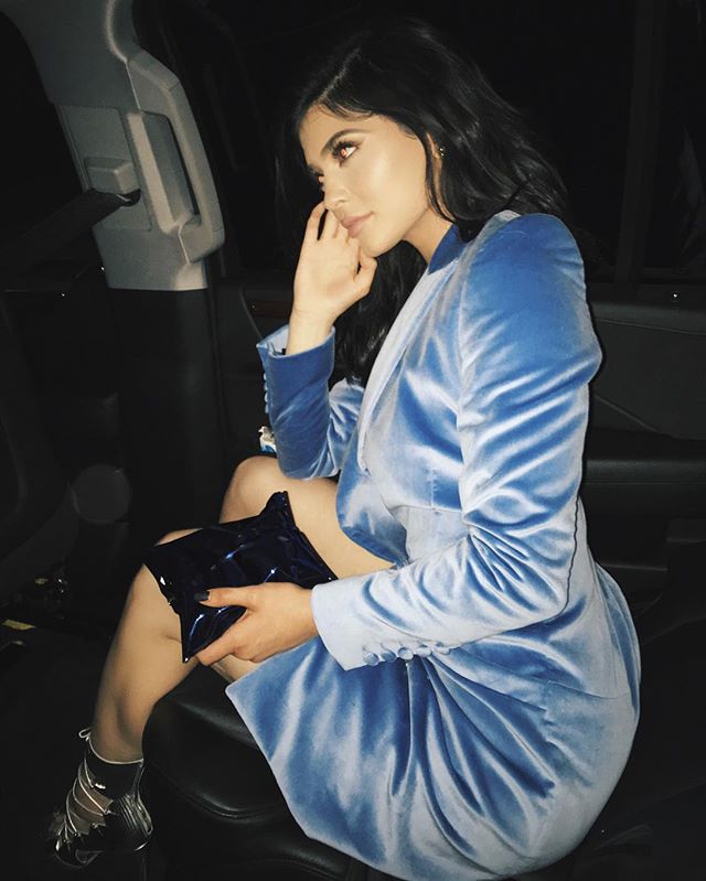 Kylie-Jenner-Instagram-Barbara-Bui-Pre-Fall-2016-Soft-Blue-Velvet-Blazer-Dress-and-Monika-Chiang-Vesta-Sandals-in-Silver-Mesh-Calf-6
