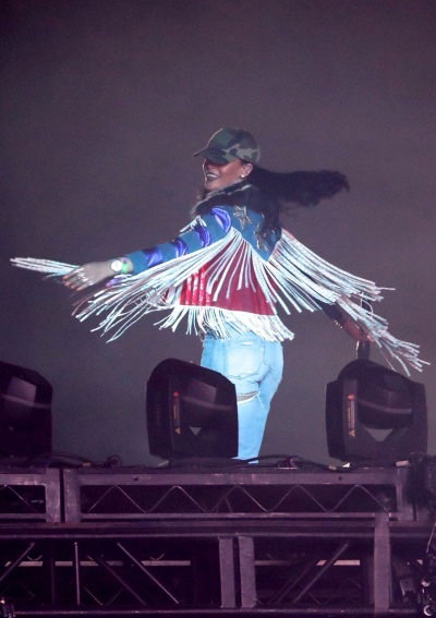 Rihanna-Hits-Coachella-Stage-in-Fringed-Marc-Jacobs-Red,-White,-and-Blue-Spring-2016-Jacket