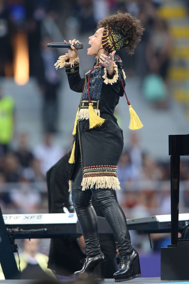 Alicia-Keys--Performs-at-the-UEFA-Champions-League-final-in-Milan-dsquared2-2