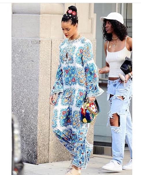 Hot-or-Hmm-Rihanna-soho-Dolce-and-Gabana-Spring-2016-printed-silk-twill-gown-2