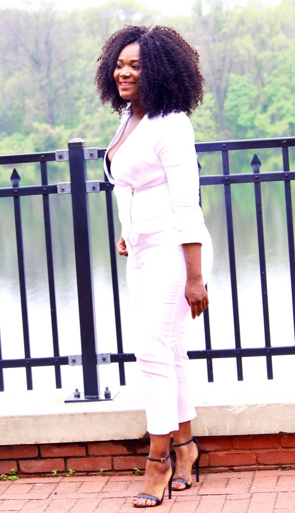 Patience from Stylewithpatience.com wore a smokin' white suit with black heels and shirt. Chic!