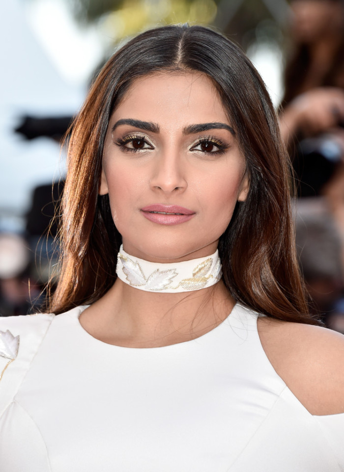 Sonam-Kapoor-Cannes-Film-Festival-Ralph-and-Russo-Embroidered-Gown-3