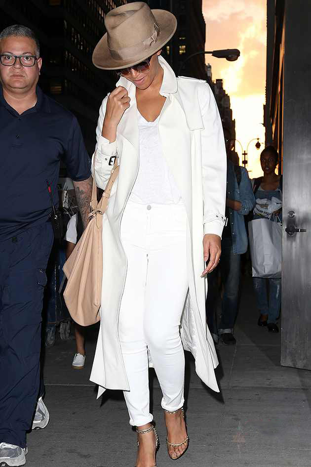 _beyonce-white-suit-Beyonce-White-Suit-On-Long-White-Coat-with-brown-hat
