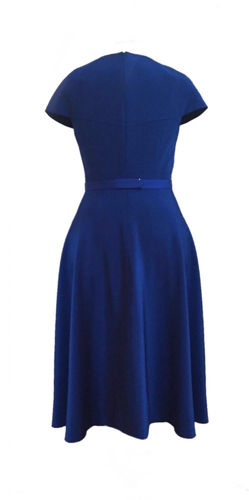 2 2First Lady Michelle Obama Gives Speech at DNC in Royal Blue Christian Siriano Sheath Dress