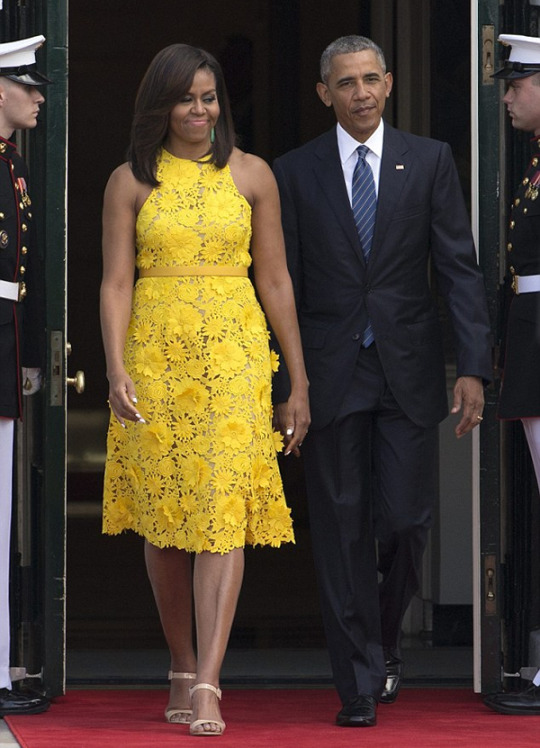1 First Lady Michelle Obama Welcomes Wears Yellow Naeem Khan