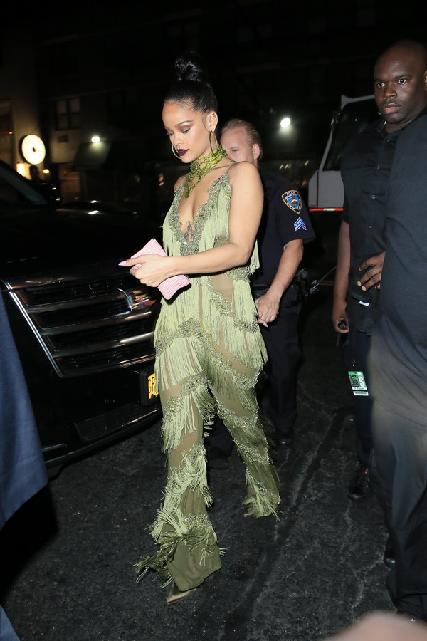 2016-vmas-after-party-looks-rihanna-the-dolls-house
