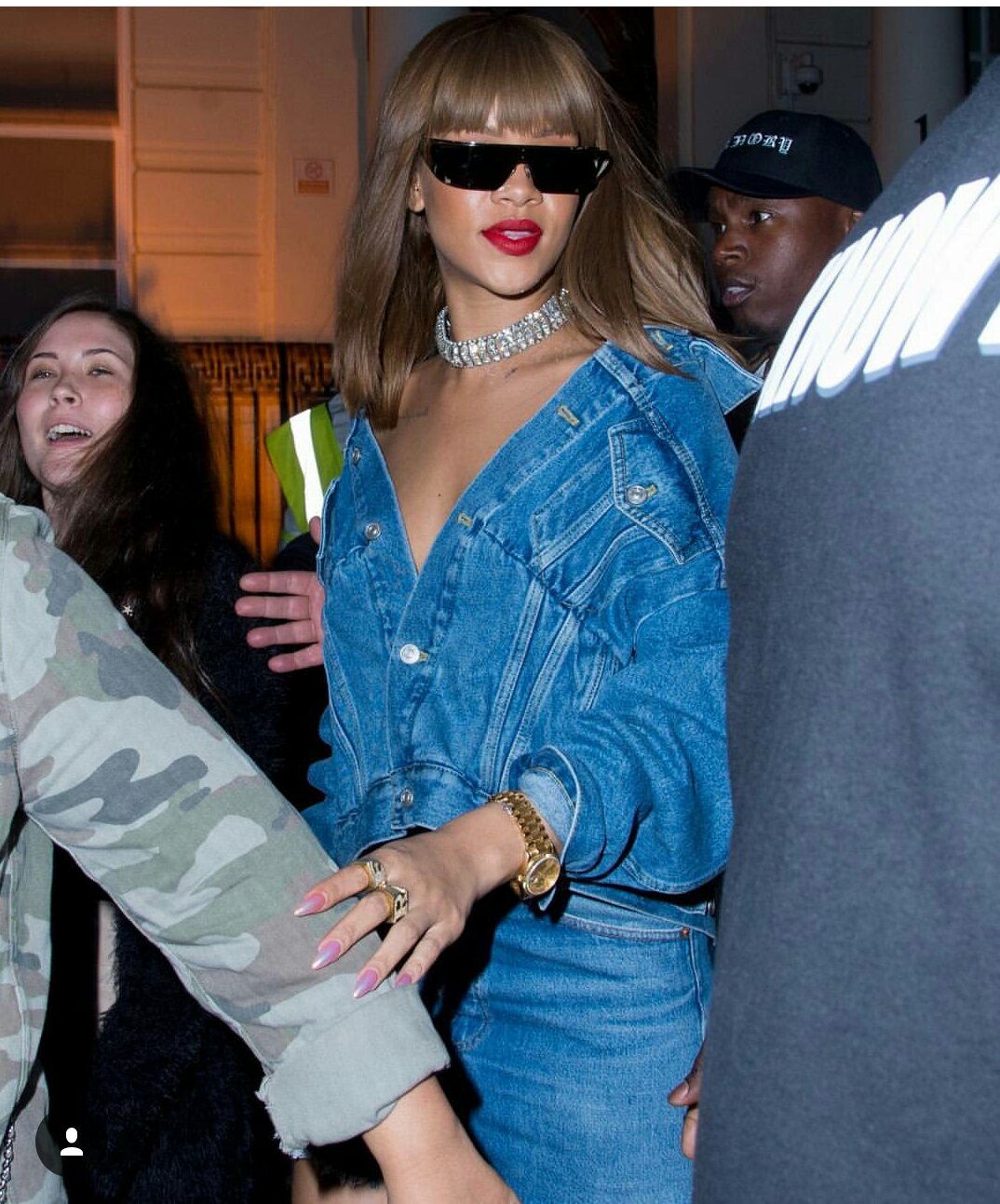 Rihanna-Balenciaga-Denim-Jacket-Dior-Sunglasses-Mirror-Effect-Boots-4