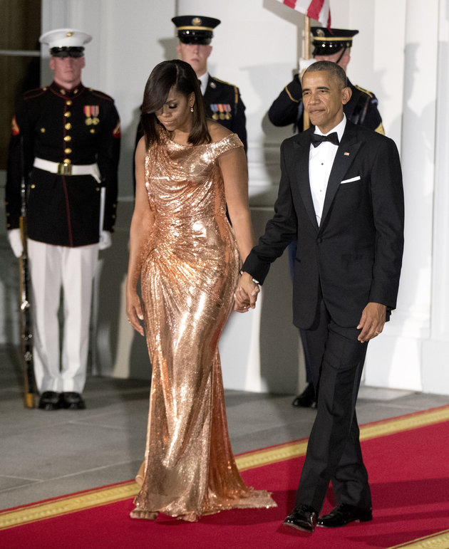 michelle-obama-custom-chainmail-versace-rose-gold-gown-final-state-dinner-2