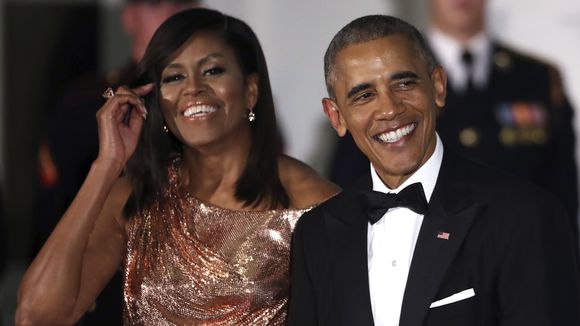 michelle-obama-custom-chainmail-versace-rose-gold-gown-final-state-dinner-5