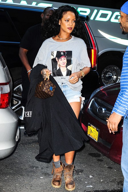 steal-rihanna-trapvilla-hilary-tee-4