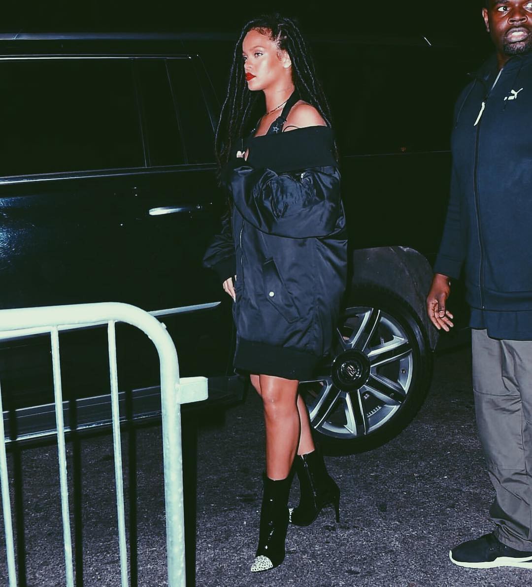 Splurge: Rihanna’s New York City $1,220 FENTY x PUMA Black Off the ...