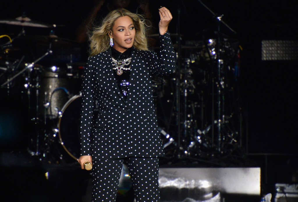 beyonce-get-out-the-vote-givenchy-cross-print-blazer-and-slim-fit-trousers-3