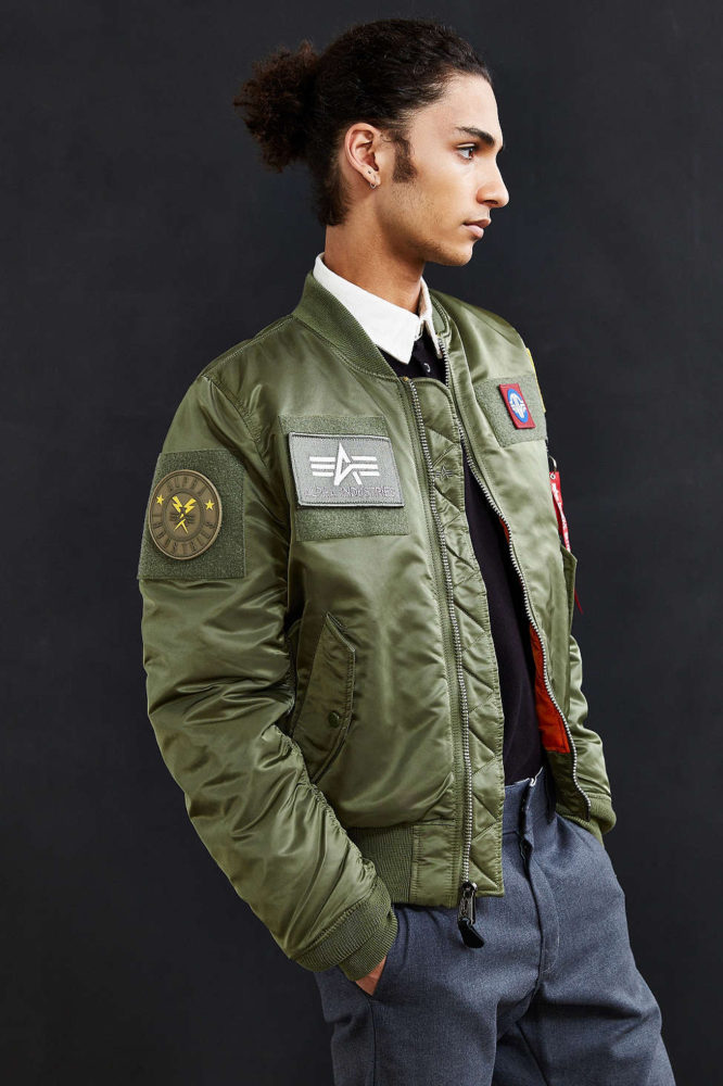 bella-hadid-airport-alpha-industries-jacket-1