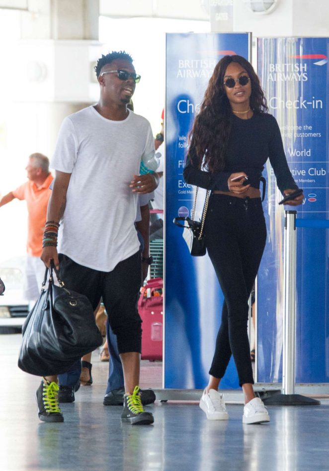 jourdan-dunn-in-black-outfit-in-barbados-are-you-am-i-2