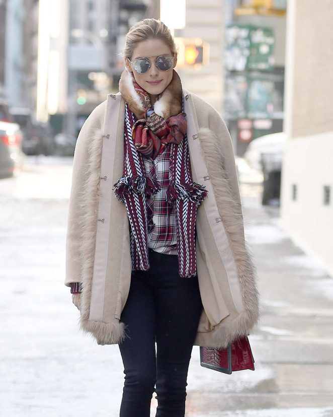 olivia-palermo-wearing-a-fur-coat-while-walking-in-the-snow-burberry