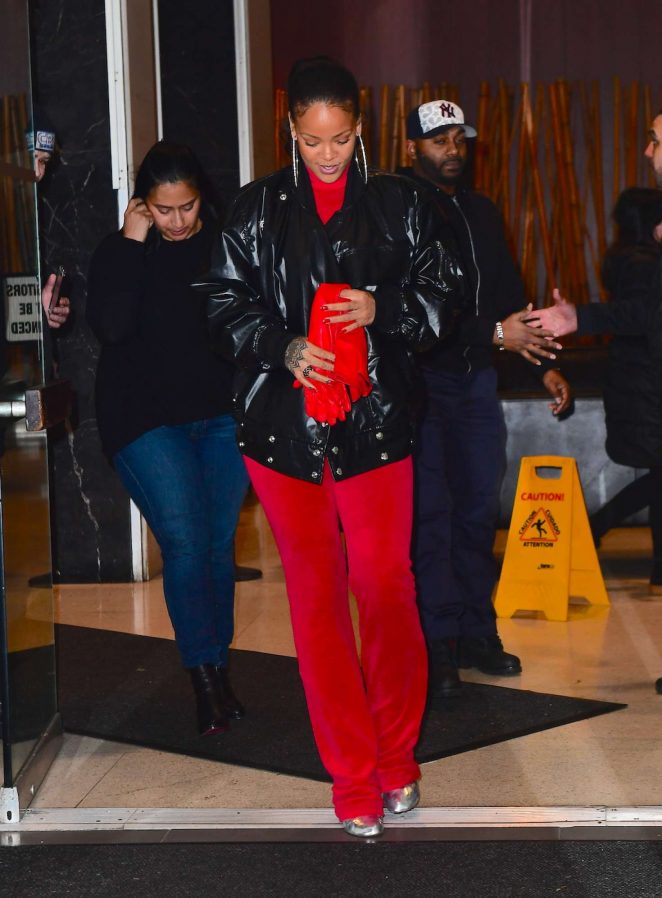 rihanna-leaving-her-dentists-office-in-new-york-juicy-1