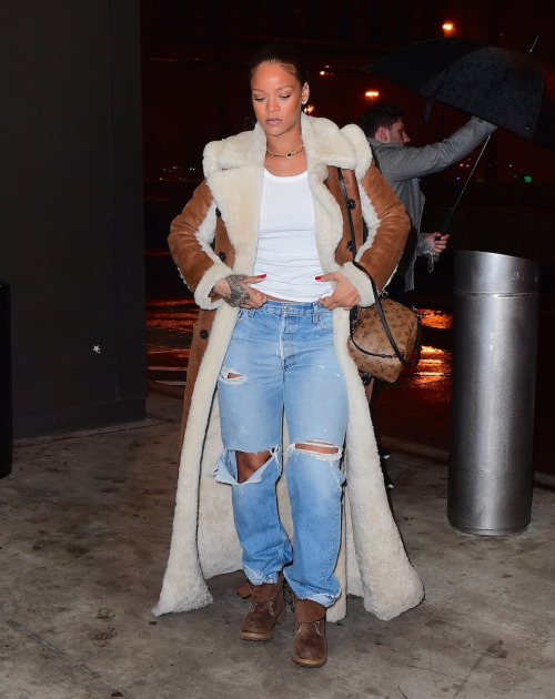 rihannas-jfk-airport-chloe-reversible-shearling-coat-louis-vuitton-palm-spring-backpack-and-timberland-heritage-boots