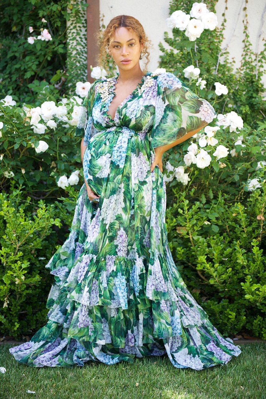 Splurge: Beyonce’s Mother’s Day Dolce & Gabbana Tiered Hydrangea Floral ...