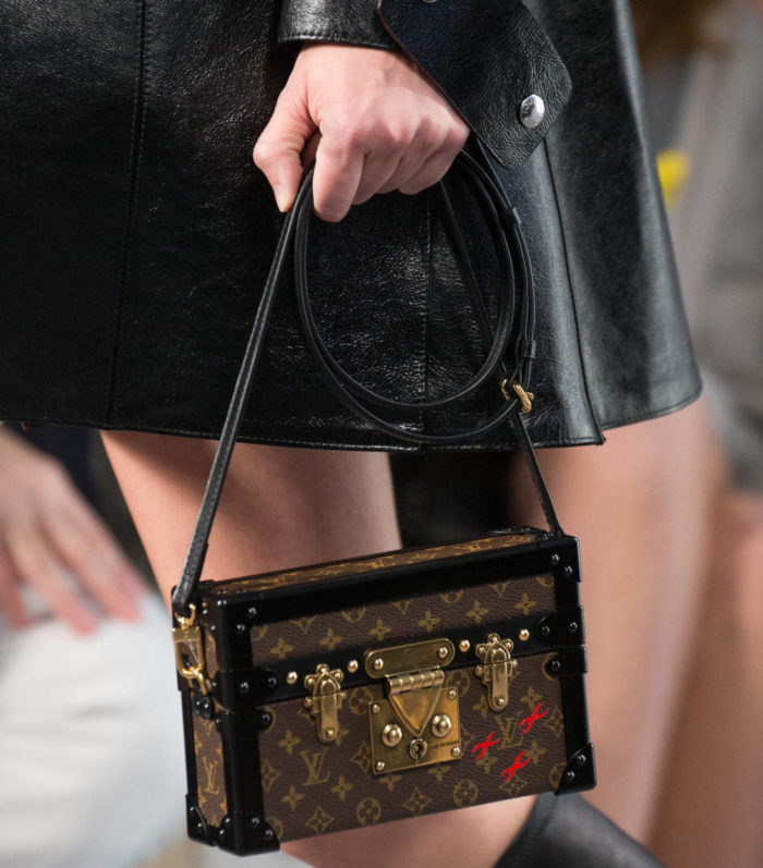 it Off: Vuitton Amazon Over Counterfeit Bags