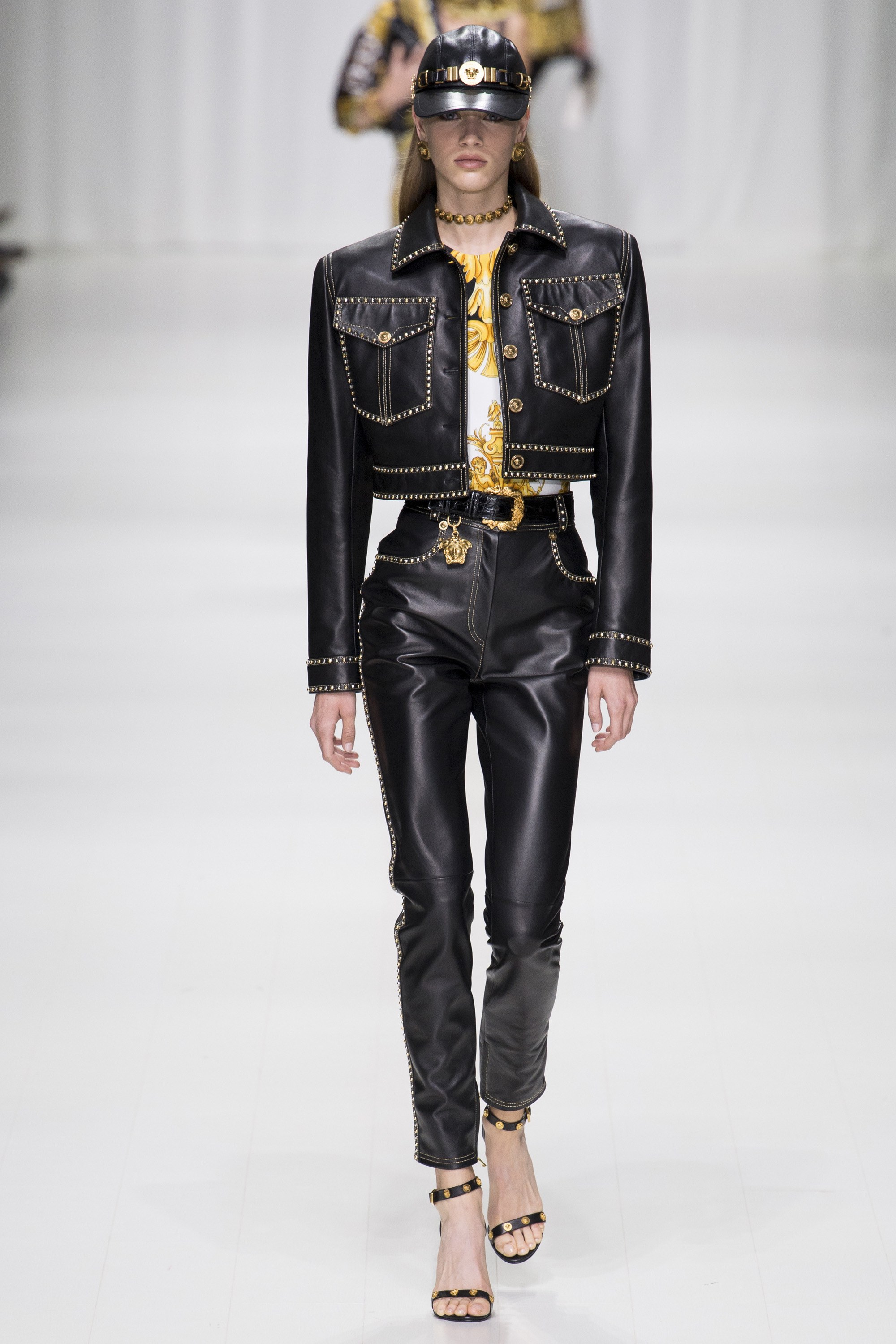 Show Review: Versace Spring 2018 – Fashion Bomb Daily Style Magazine ...