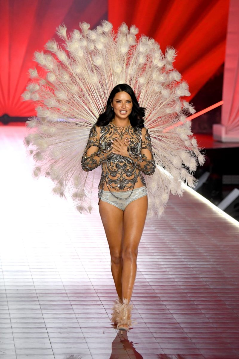 Adriana Lima in Victoria's Secret's Miracle Bra  All about fashion trends,  celebrity news and style