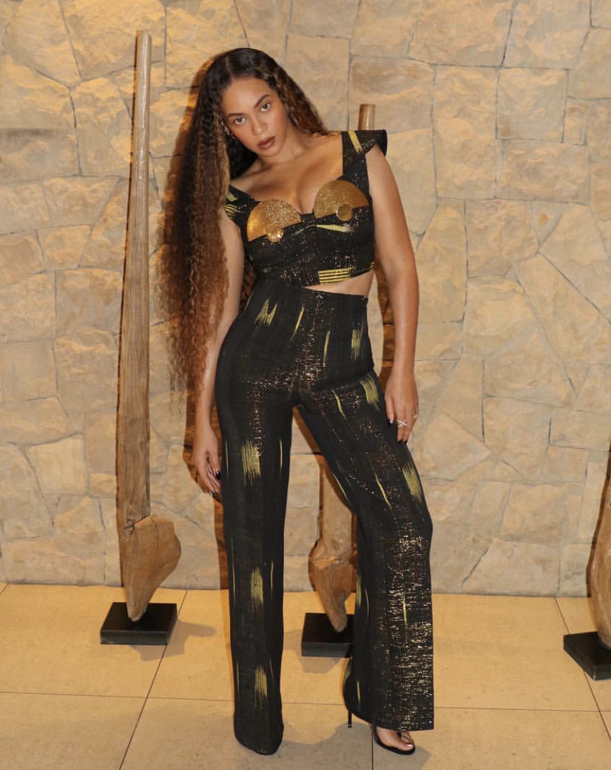 Beyonce Wears African Designers Rich Mnisi Mmuso Maxwell Tongoro Peulh Vagabond And More For The Mandela 100 Fashion Bomb Daily Style Magazine Celebrity Fashion Fashion News What To Wear Runway Show Reviews