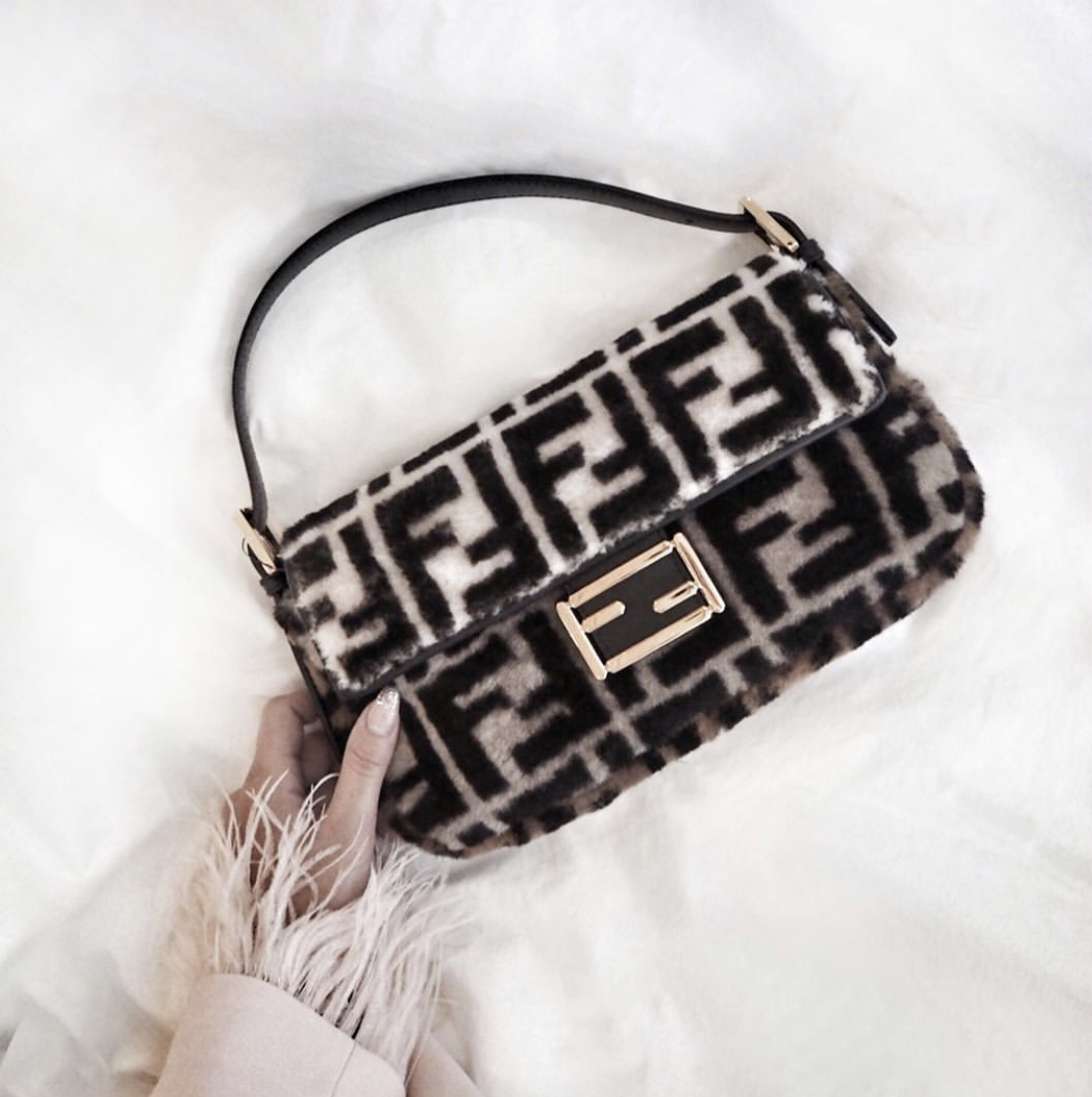 Bomb_Product_of_the_day_Fendi_Baguette_bag_2