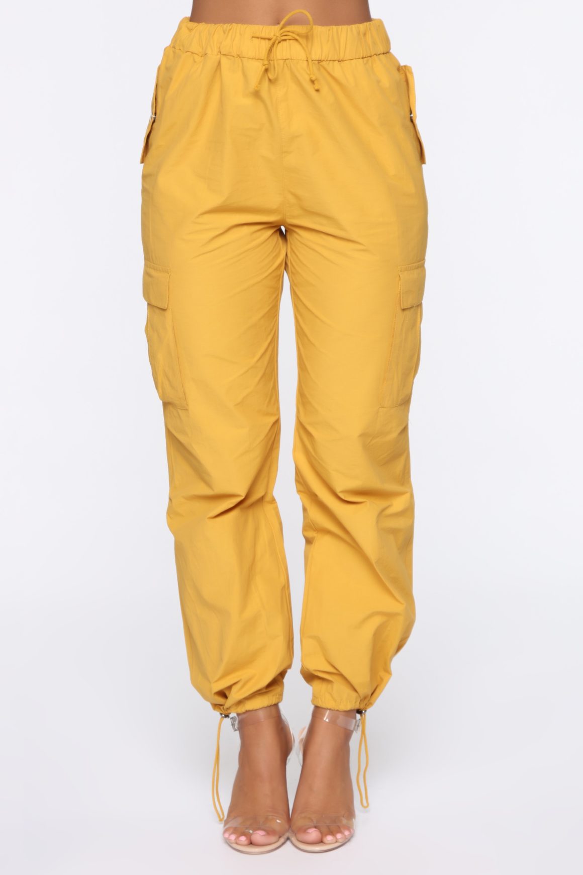 Jenny Lin Keeps Her Street Style Popping With Fashion Nova Cargo Pants ...