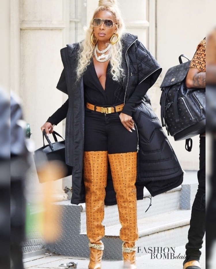 Mary J Blige's wearing thigh high boots