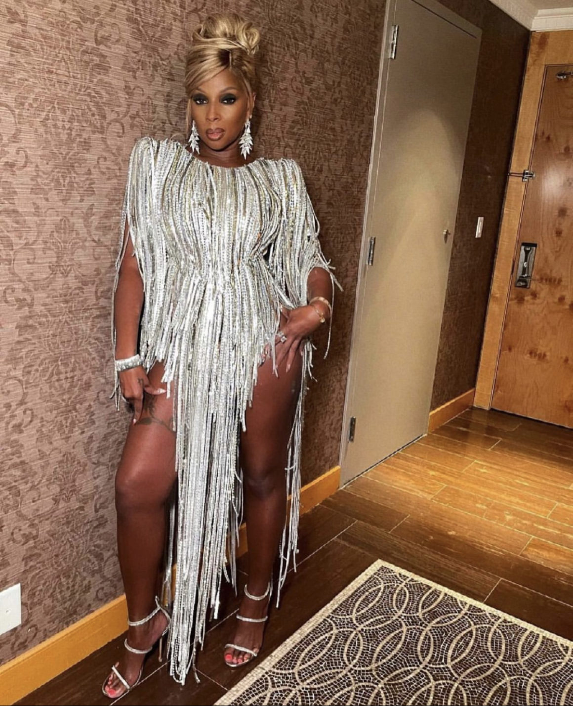 Mary J. Blige Attends the Premiere of Her Documentary ‘My Life Wearing Alexandre Vauthier Spring 2021 Crystal Fringe Gown