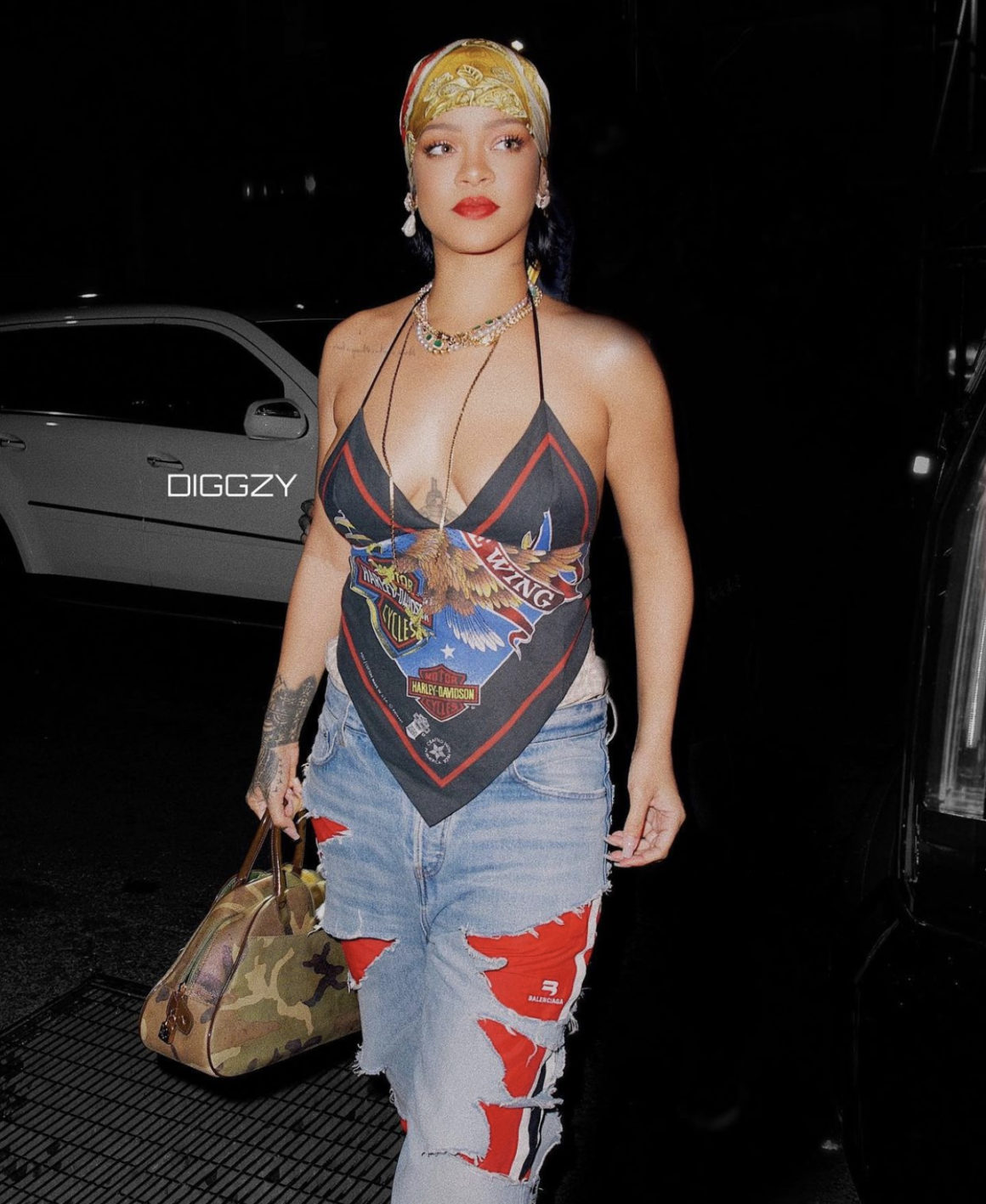 Rihanna Can't Stop Wearing Agolde's Low Slung Baggy Jeans — And They're on  Sale – WWD