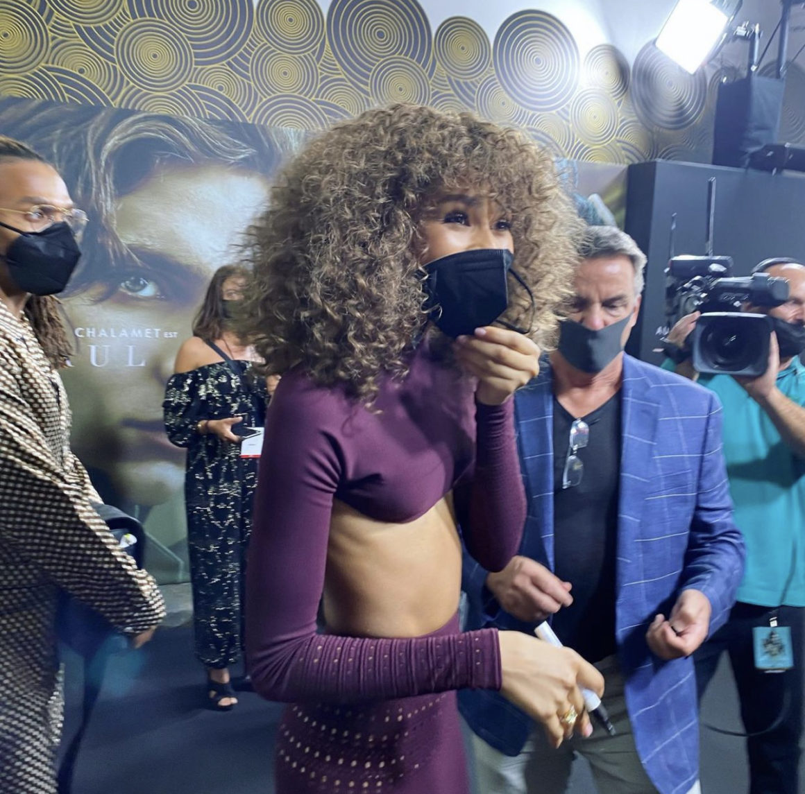 Zendaya Wears Voluminous Curly Hair With Blunt Bangs at Dune Premiere —  See Photo