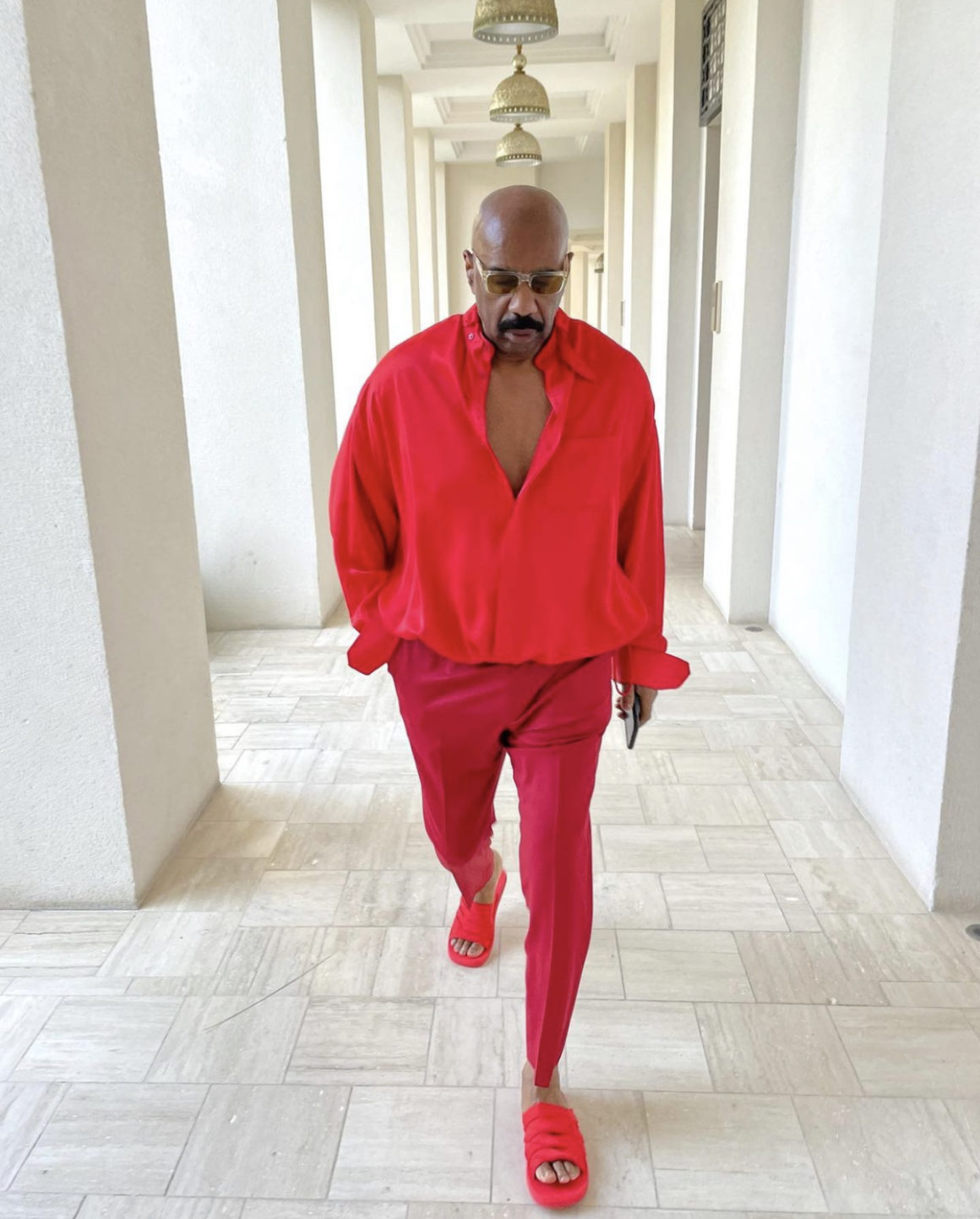 Steve Harvey Wears Louis Vuitton Spring 2019 Menswear Red Look From Virgil Ablohs First Collection for Dubais 50th Anniversary5