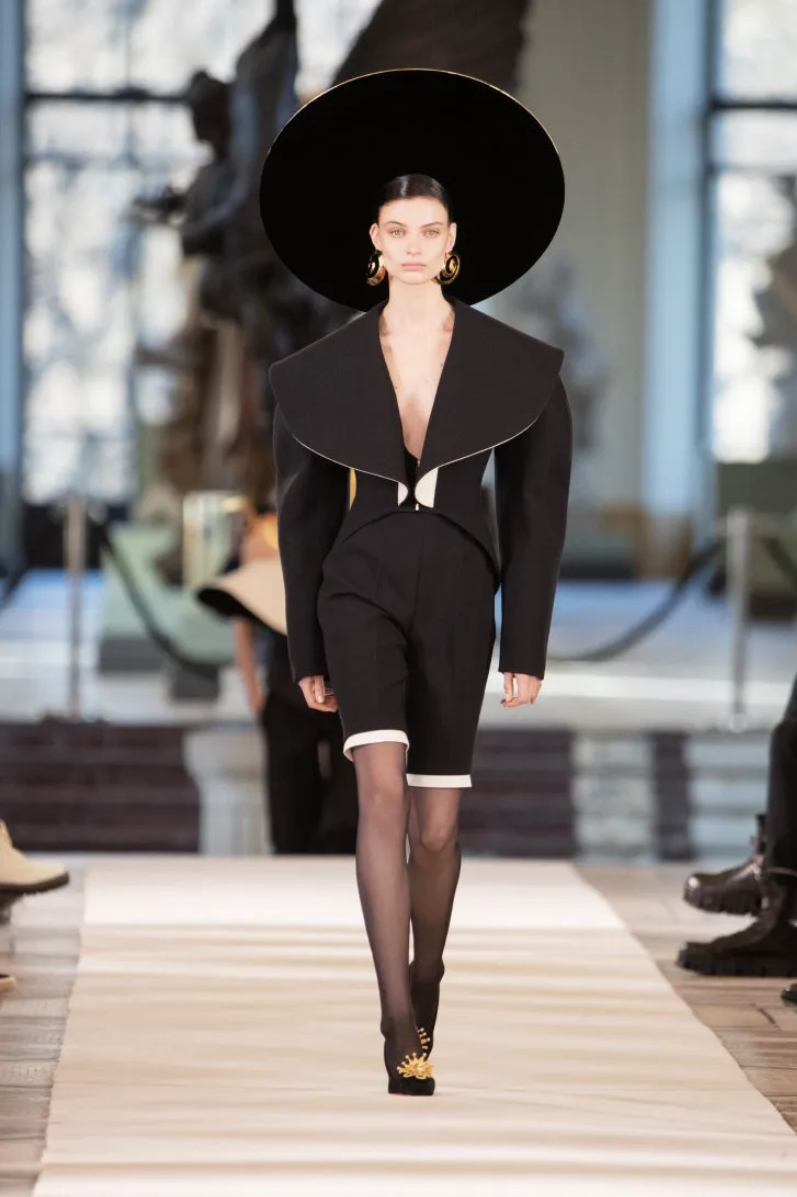 Schiaparelli Celebrates a Return to the Runway at Paris Couture Fashion ...