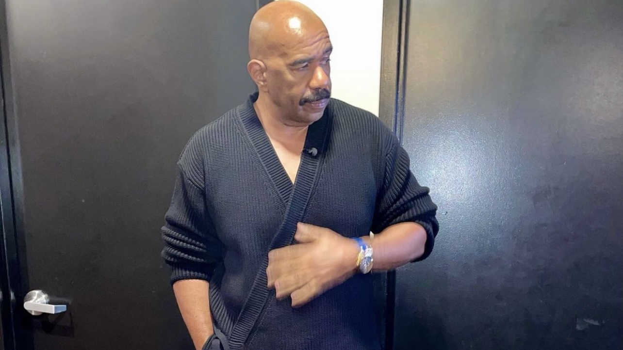 Steve Harvey Wears Louis Vuitton Spring 2019 Red Look From Virgil Abloh's  First Menswear Collection for Dubai's 50th Anniversary – Fashion Bomb Daily