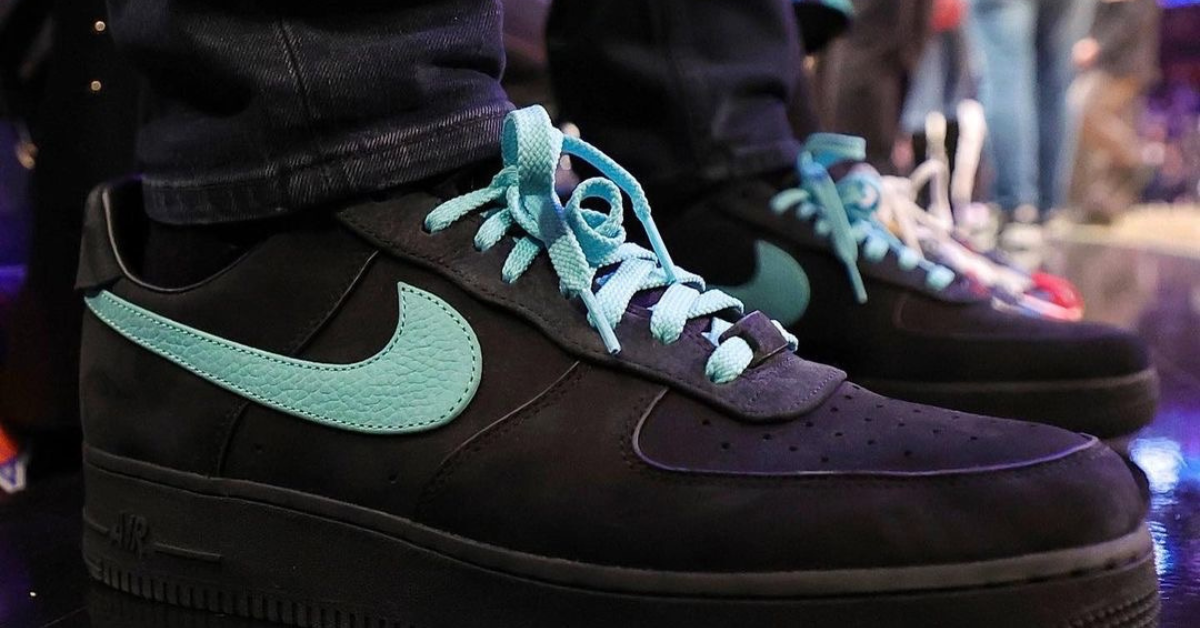 Tiffany & Co. Executive Alexandre Arnault Sits Courtside in the Nike x  Tiffany Air Force 1s – Fashion Bomb Daily