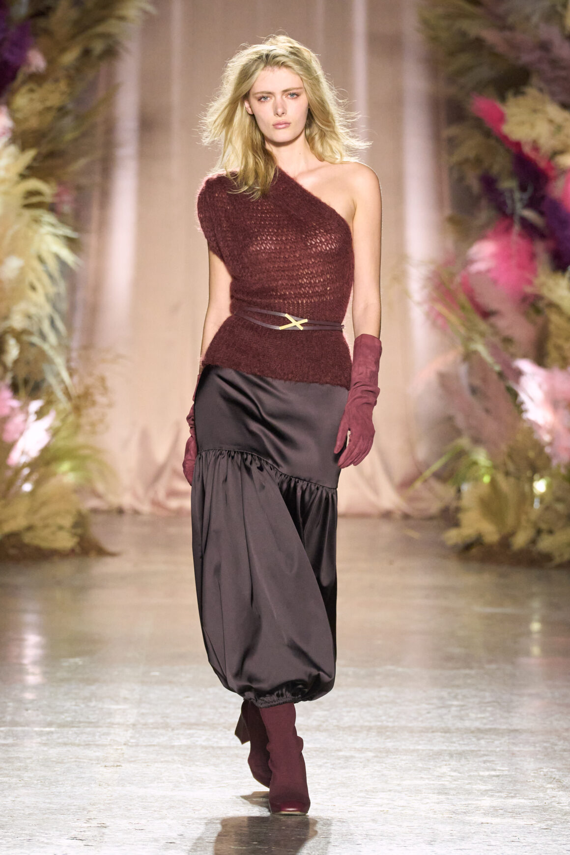 Milan Fashion Week Genny Reveals their Dreamscape Fall Winter 24 Collection With Luxurious Fabrics and Romantic Tones 9