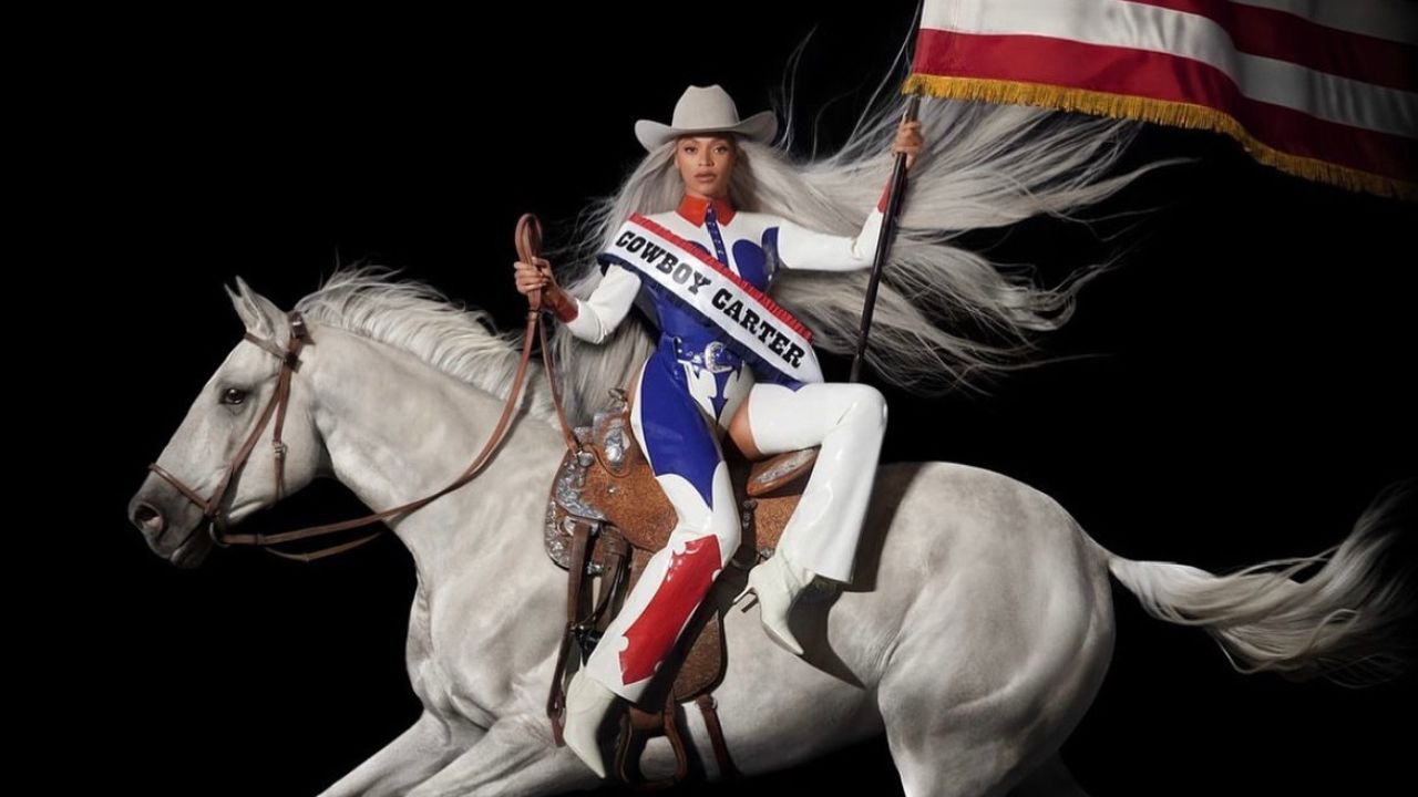 Beyoncé Unveiled the Cover of her ‘CowBoy Carter’ album in a Patriotic Latex Cowboy Look