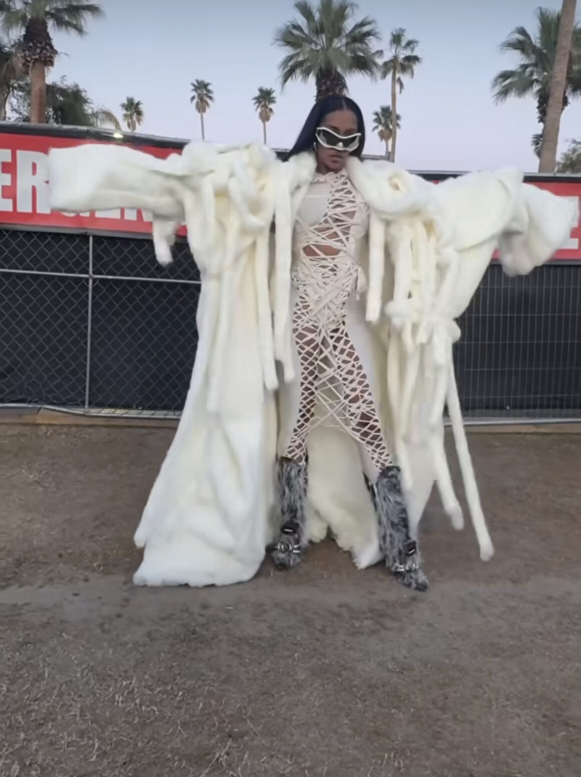 Best Fashion Bomb Coachella Looks Doja Cat Makes History in a Charlie Le Mindu Wig Costume Lauryn Hill in Balmain Rihanna in Dsquared2 Skirt More 3