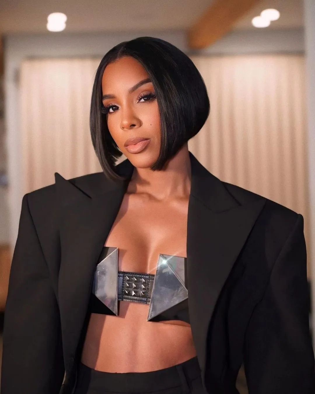 Kelly Rowland Wore a Black Giuseppe Di Morabito Look with a Metal Ashton Michael Bra and Black Ricagno Heels