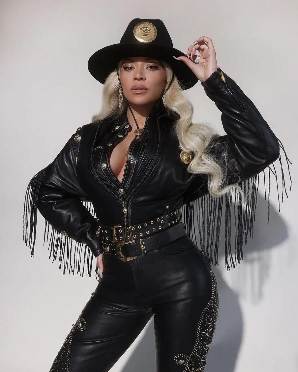 On the Scene at the iHeart Music Awards Beyonce Wins Big in a Black Vintage Versace Look Jennifer Hudson in Taller Marmo Latto in Fanci Club More 7