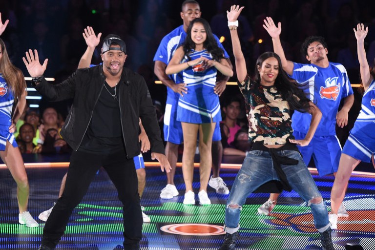 Wardrobe Query: Ciara’s Nickelodeon Kids’ Choice Sports Awards Nae Nae Dance Ashish Fall 2015 Camouflage Sequined Tee