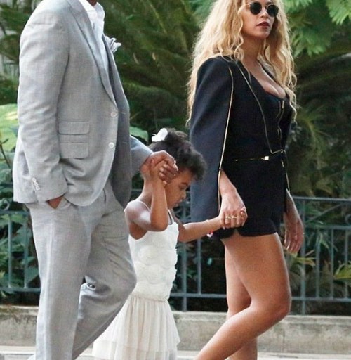 Get the Look: Beyonce’s Monaco BCBG Max Azria Black Upas Cape and Herve Leger Irya Zipper-Detailed Top