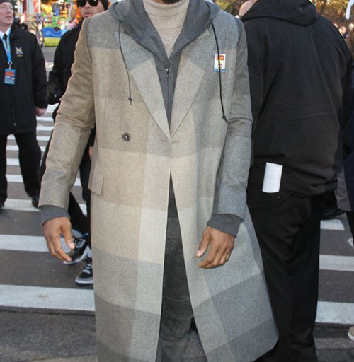 Men’s Fashion Flash: Trey Songz’s Macy’s Thanksgiving Day Parade Paul Smith Double Breasted Gray Check Coat