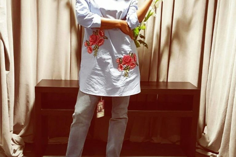 Steal: Melissa Forde’s Instagram Zara Off-the-Shoulder Floral Embroidered Tunic