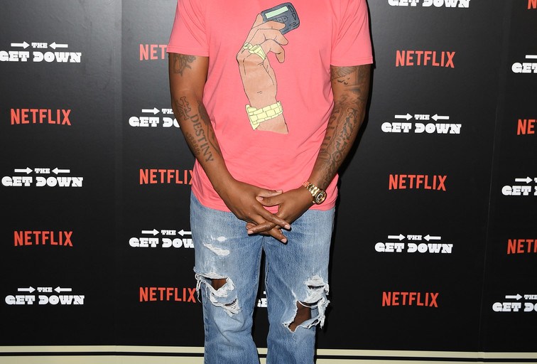 Men’s Fashion Flash: Nas’s <em>The Get Down</em> New York City Premiere HSTRY Beeper Hand Strapback and Tee